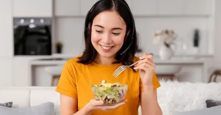 image of a girl eating salad to lose weight